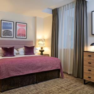 Luxury One Bedroom Apartment with Sofa Bed