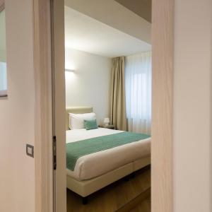 Suite with Lake View