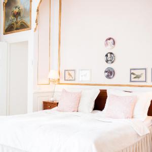 Deluxe Double Room with Side Sea View