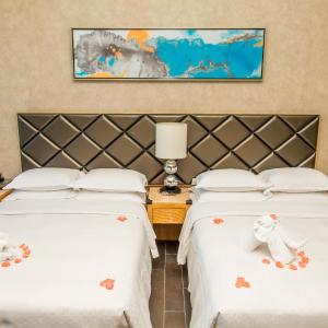 Guest room, 2 Double, City view