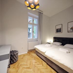 Deluxe One-Bedroom Apartment