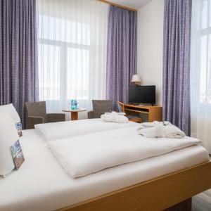Economy Double Room with Inland View