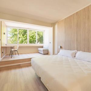 Business Room (3 Adults)