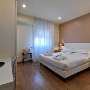 Junior Suite with Lateral Sea View