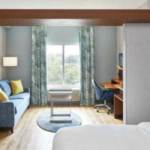 King Suite with Bathtub and Sofa Bed - Mobility Access/Hearing Accessible