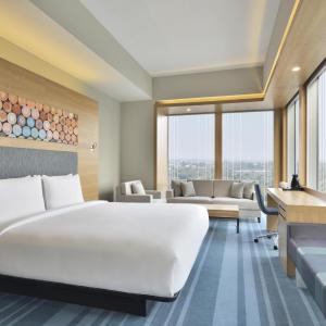 1 King Bed, City View, Studio:  20% discount on F&B and SPA