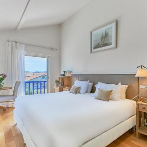 Standard Double Room with City View