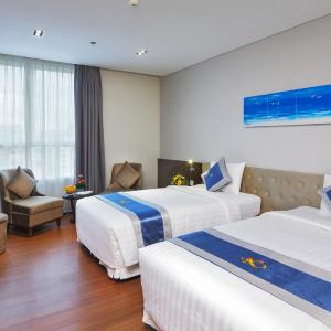 Twin Room with City View