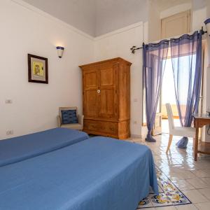 Double or Twin Room with Sea View