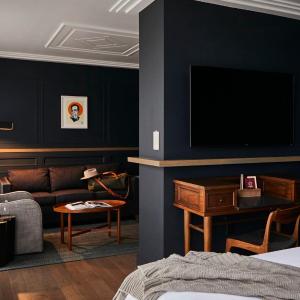 Studio Suite, 1 King Mobility Accessible