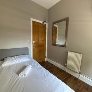 Single Room with Shared Bathroom