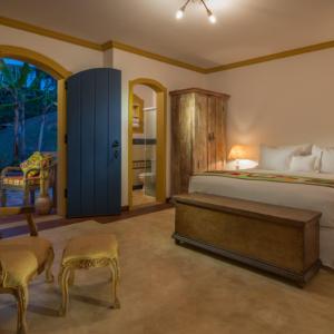 Deluxe Queen Suite
