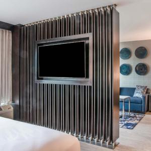 Preseidential King Suite with Sofa Bed - Club Level