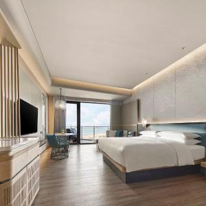 Deluxe King Room with Ocean View