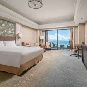 Deluxe Room with 1 kingsize bed, Ocean front 