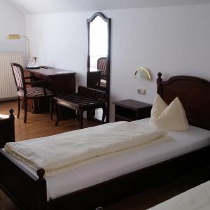 Double Room (1 Adult)