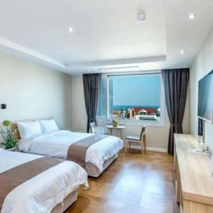 Deluxe Twin Room with Sea View