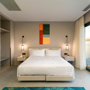 Deluxe Room with Sea view and Balcony