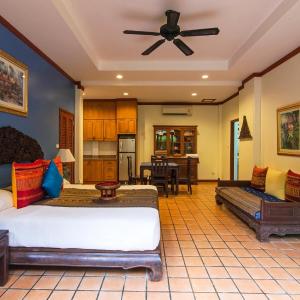 Gold Antique Extra-Bedroom-Downstairs with Forest View