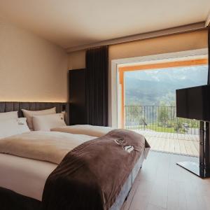 Deluxe Double or Twin Room with Mountain View