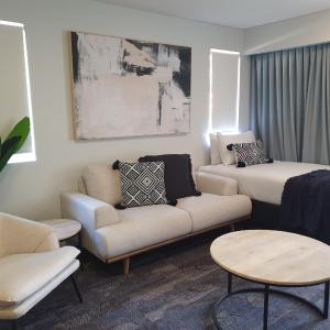 Deluxe One-Bedroom Apartment