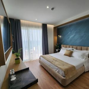 Superior Double Room with Balcony and Sea View