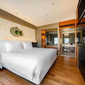Executive Suite King Room with Lounge  Access