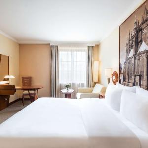 Deluxe Queen Room