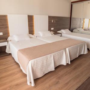 Triple Room with Sea View