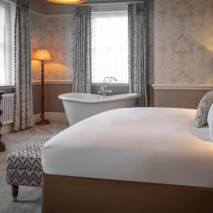Manor House Tulip Suite