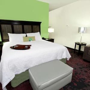 King Room with King Bed - Non-Smoking