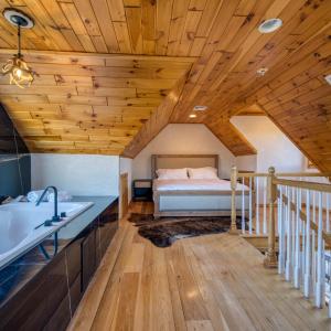 Superior King Suite