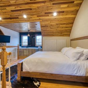 Deluxe Suite with Spa Bath