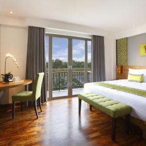 Deluxe Double or Twin Room with Paddy View