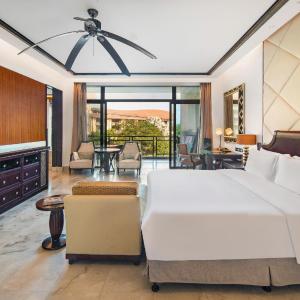 St. Regis Pool View Room-1 bed（Welcome fruits+first-day mini bar and trip shoot）