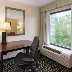 King Room with Sofa Bed and Study - Non-Smoking
