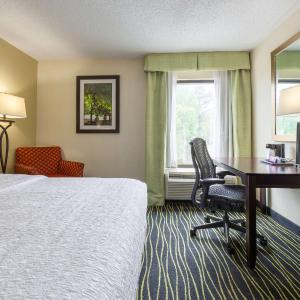 King Room with Accessible Tub - Mobility and Hearing Access/Non-Smoking