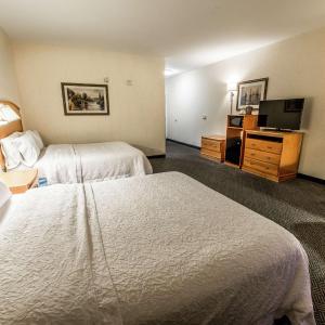 Room with Two Queen Beds - Non-Smoking