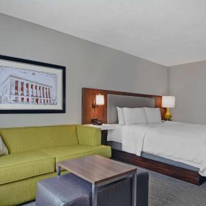 King Study with Sofa Bed - Non-Smoking 