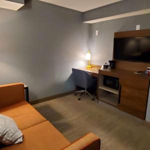 Queen Suite with Two Queen Beds - Non-Smoking