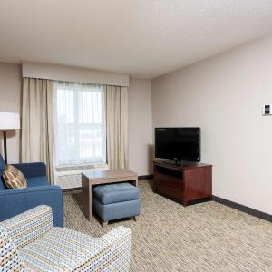 One-Bedroom Queen Suite with Two Queen Beds - Non-Smoking