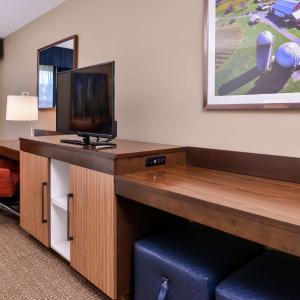 Queen Room with Two Queen Beds - Hearing Accessible