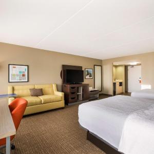 Deluxe Queen Room with Two Queen Beds- Non-Smoking