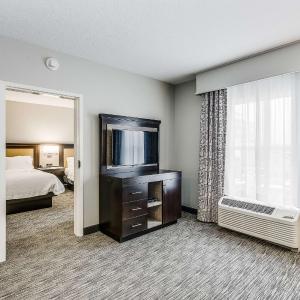 One-Bedroom Queen Suite with Two Queen Beds - Non-Smoking