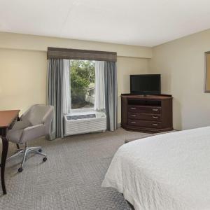 King Room with Walk-in Shower - Non-Smoking