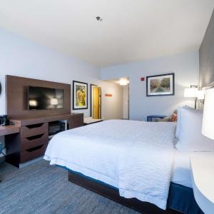 King Room with King Bed - Non-Smoking