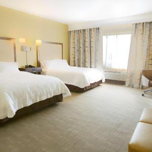 Double Room with Two Queen Beds and Bath Tub - Mobility Access