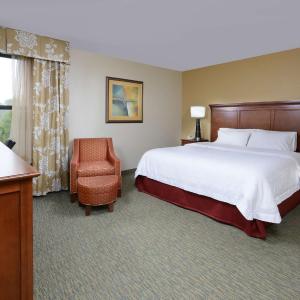 King Room with Bath Tub - Mobility/Hearing Accessible - Non-Smoking