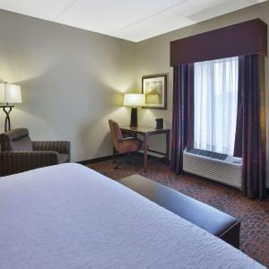 King Room with King Bed - Non-Smoking