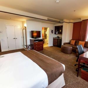 King Room with Sofa Bed